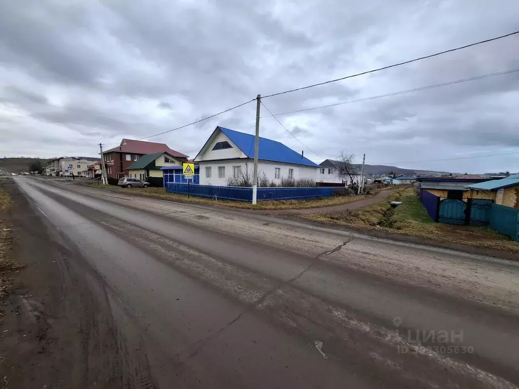 Дом в Башкортостан, Кигинский район, с. Верхние Киги ул. Ленина, 104 ... - Фото 1