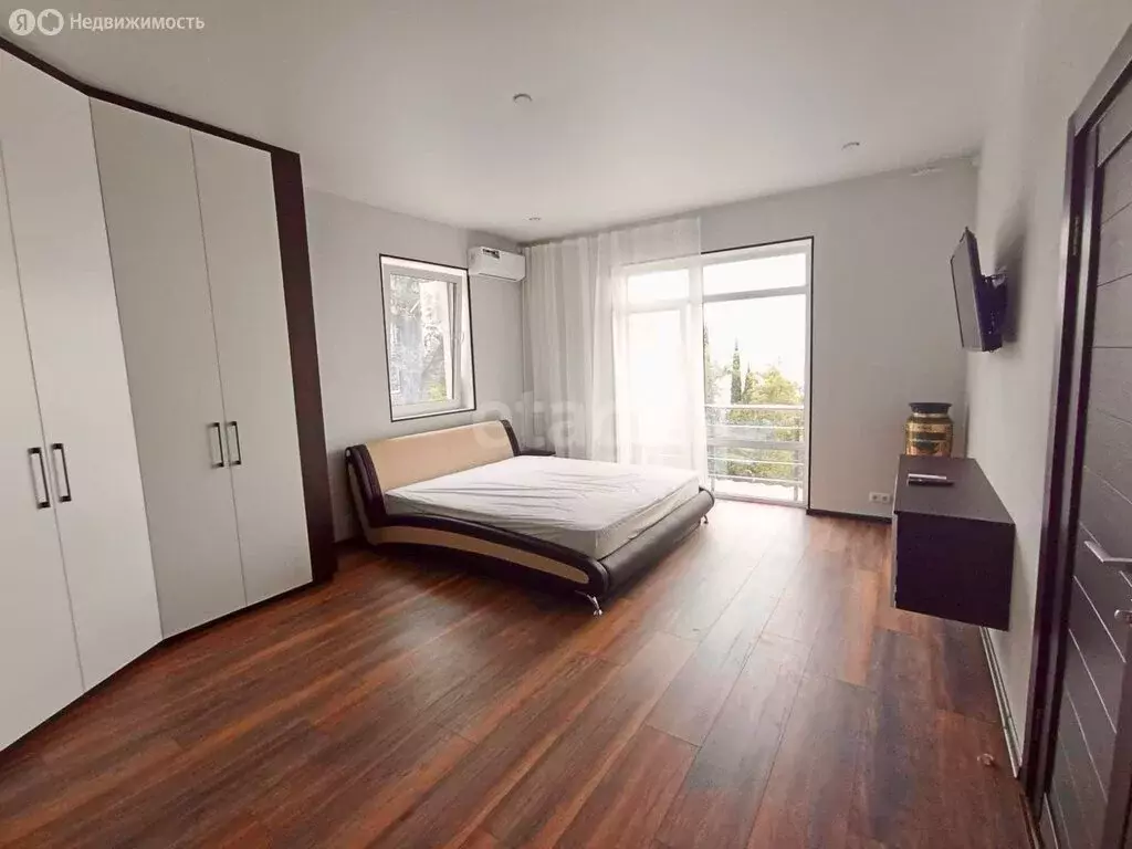Дом в посёлок городского типа Кореиз, Алупкинское шоссе, 52Г (300 м) - Фото 1