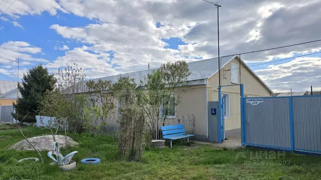 Дом в Оренбургская область, Оренбургский район, с. Дедуровка ул. ... - Фото 1
