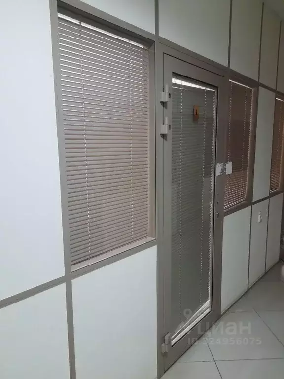 Помещение свободного назначения в Тюменская область, Ишим ул. Карла ... - Фото 1