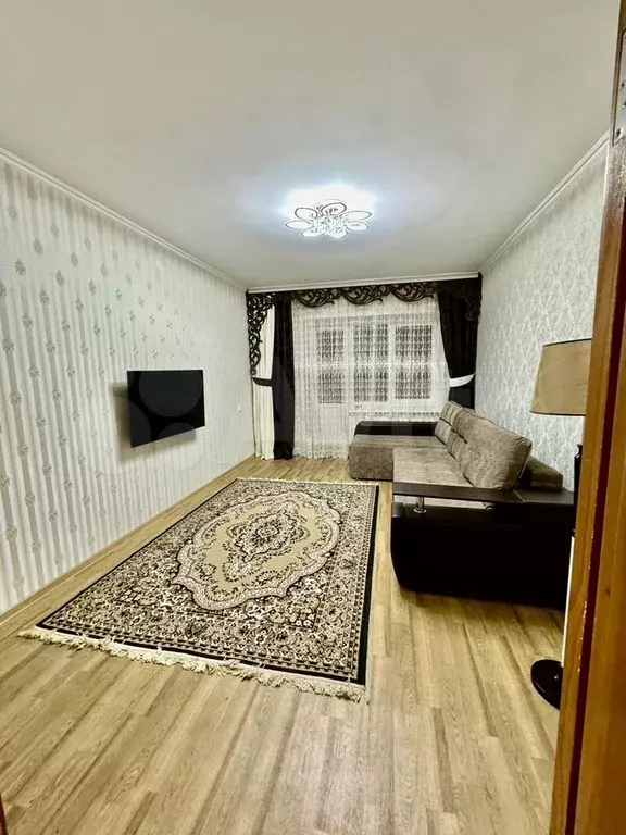 2-к. квартира, 70 м, 2/9 эт. - Фото 1