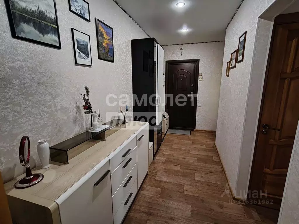 3-к кв. Белгородская область, Старый Оскол Парковый мкр, 25 (61.2 м) - Фото 0