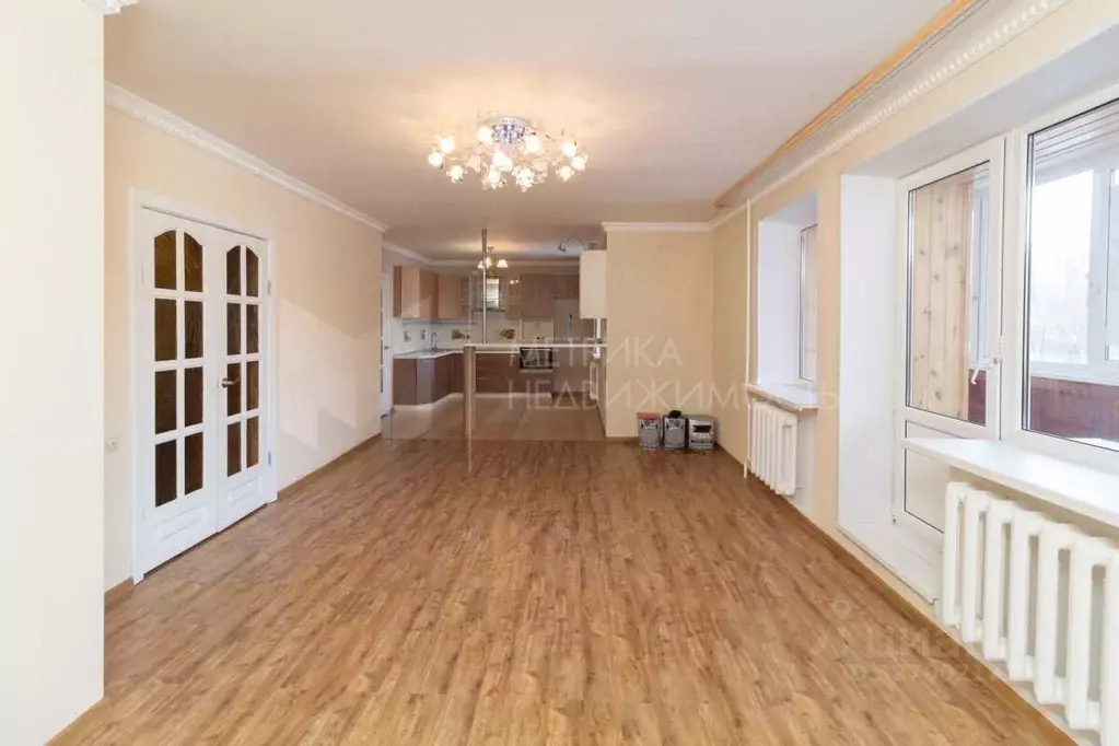 2-к кв. Тюменская область, Тюмень ул. Елизарова, 8 (91.8 м) - Фото 1