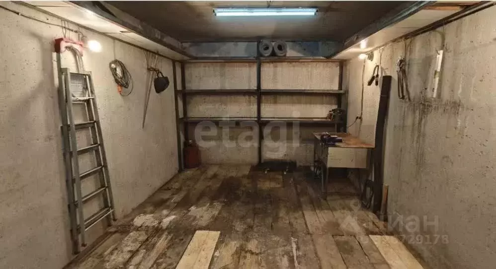 Гараж в Тюменская область, Тюмень Севастопольская ул., 8 (19 м) - Фото 1