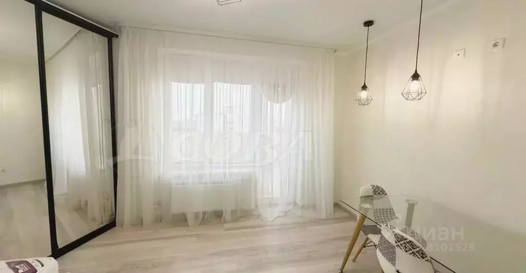 Студия Тюменская область, Тюмень ул. Фармана Салманова, 4 (26.5 м) - Фото 1