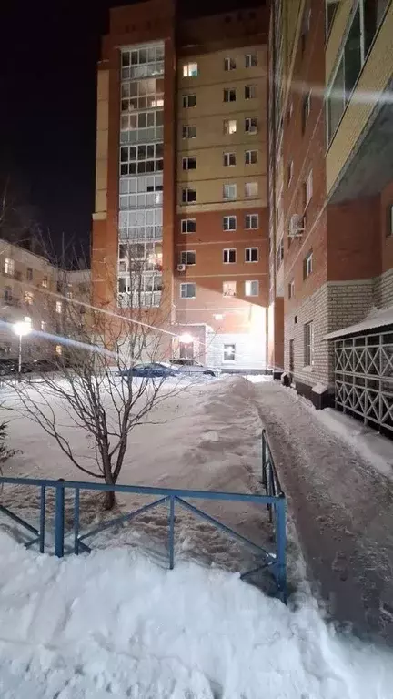 2-к кв. Коми, Сыктывкар Интернациональная ул., 111 (61.5 м) - Фото 1