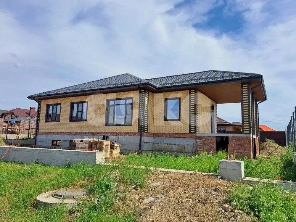 Дом в Краснодарский край, Кореновск ул. Власова (358 м) - Фото 1