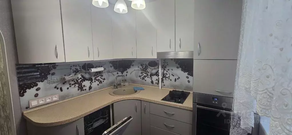 2-к кв. Тюменская область, Тюмень ул. Революции, 2 (45.0 м) - Фото 2