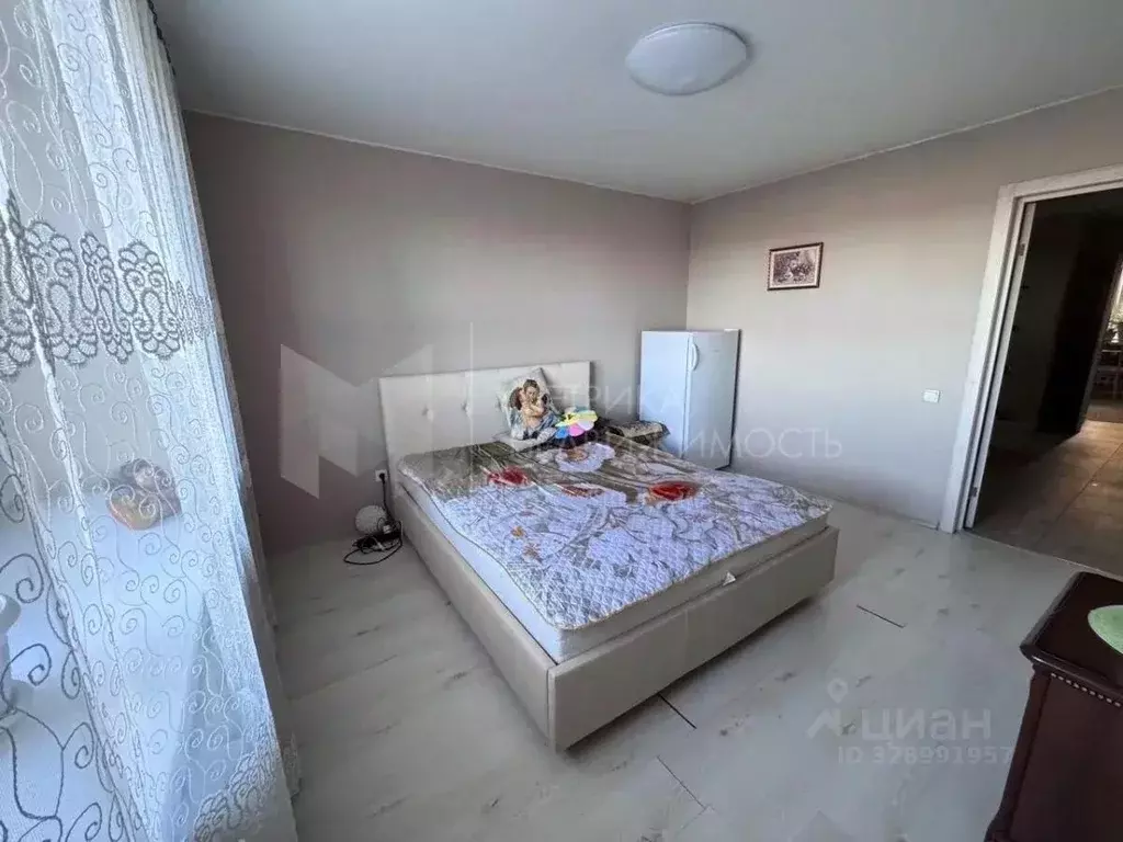 3-к кв. Тюменская область, Тюмень ул. Избышева, 6 (84.0 м) - Фото 1