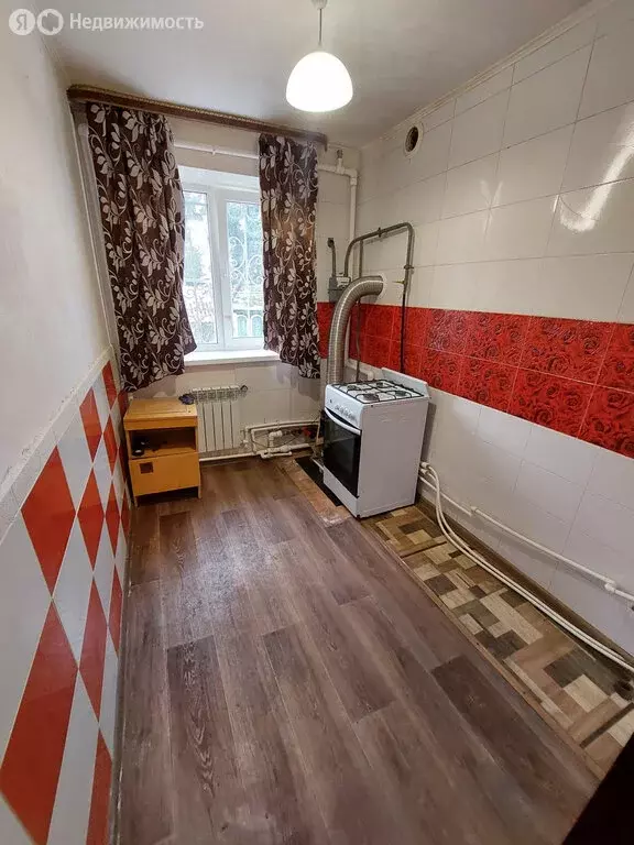 3-комнатная квартира: Новошахтинск, улица Айвазовского, 14 (42.2 м) - Фото 0
