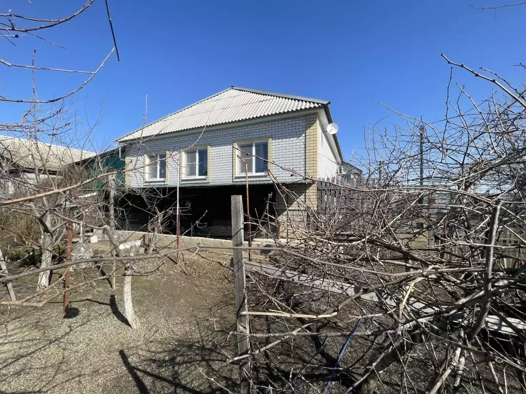 Дом в Волгоградская область, Среднеахтубинский район, Фрунзенское ... - Фото 1