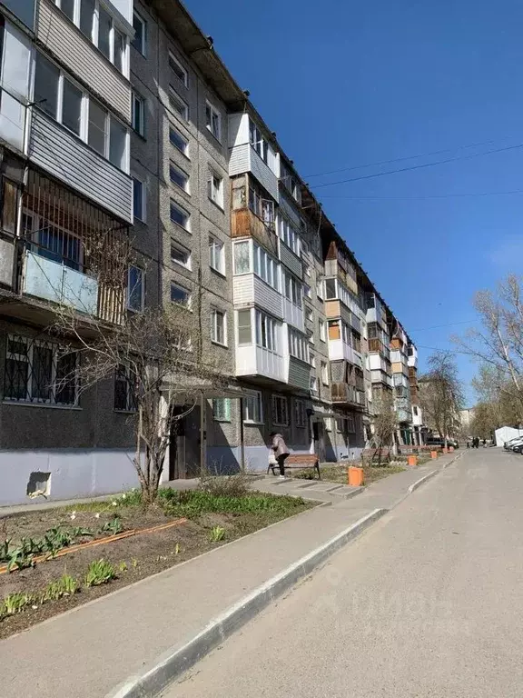 2-к кв. Алтайский край, Барнаул ул. 80-й Гвардейской Дивизии, 24 (43.2 ... - Фото 0