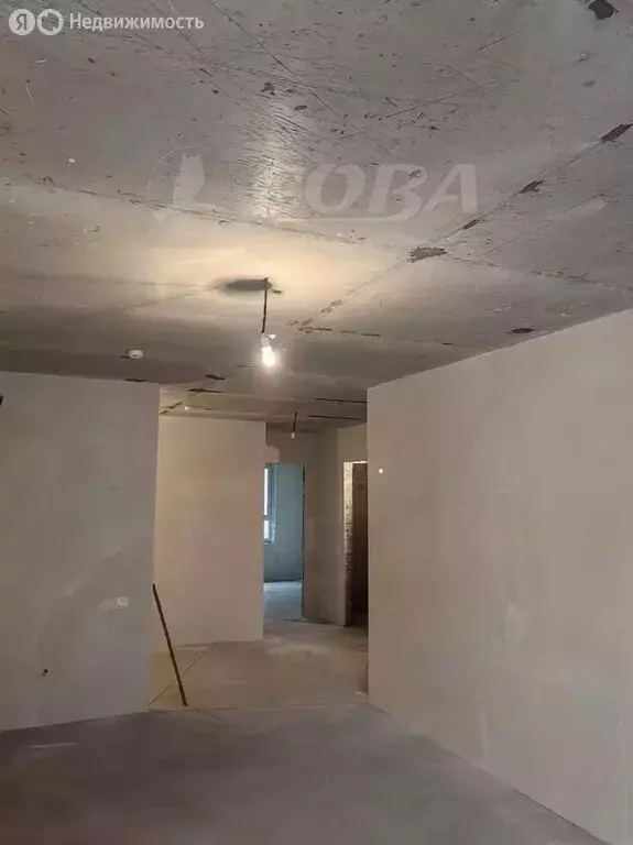 2-комнатная квартира: Тюмень, улица Николая Глебова, 3 (65 м) - Фото 1