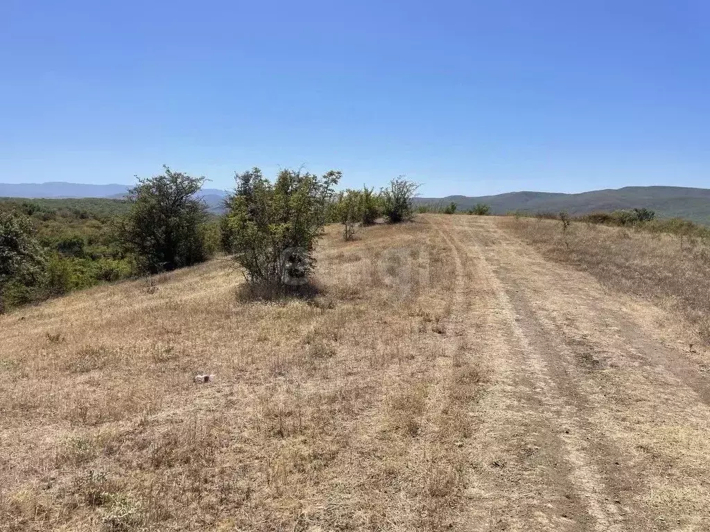 Участок в Крым, Симферопольский район, с. Перово  (4.0 сот.) - Фото 1