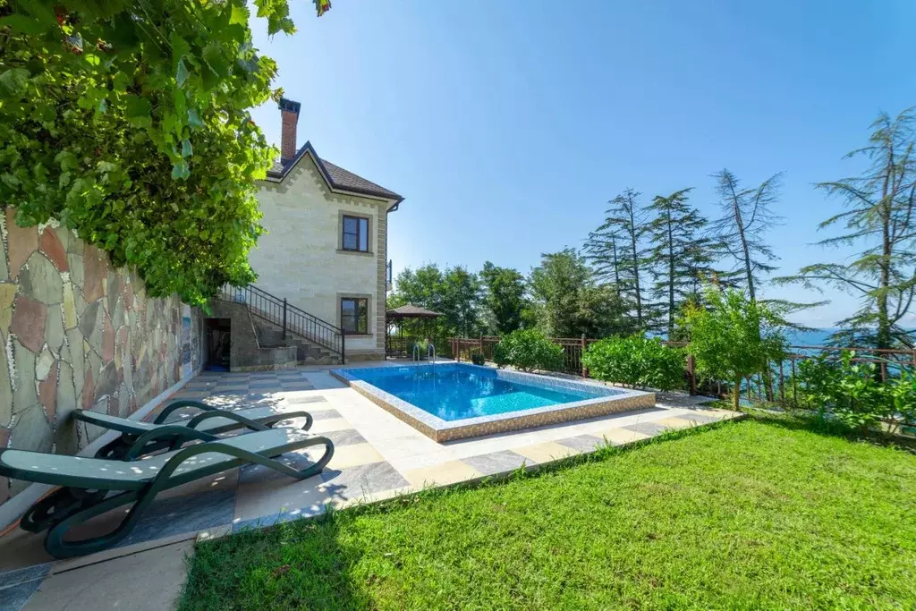 Дом в Краснодарский край, Сочи Новороссийское ш., 2/11А (100 м) - Фото 1