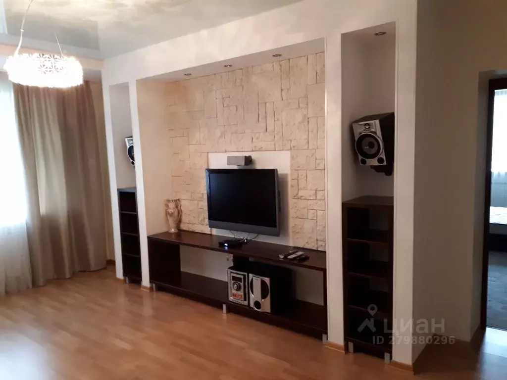 3-к кв. Псковская область, Псков ул. Свердлова, 74 (114.0 м) - Фото 2