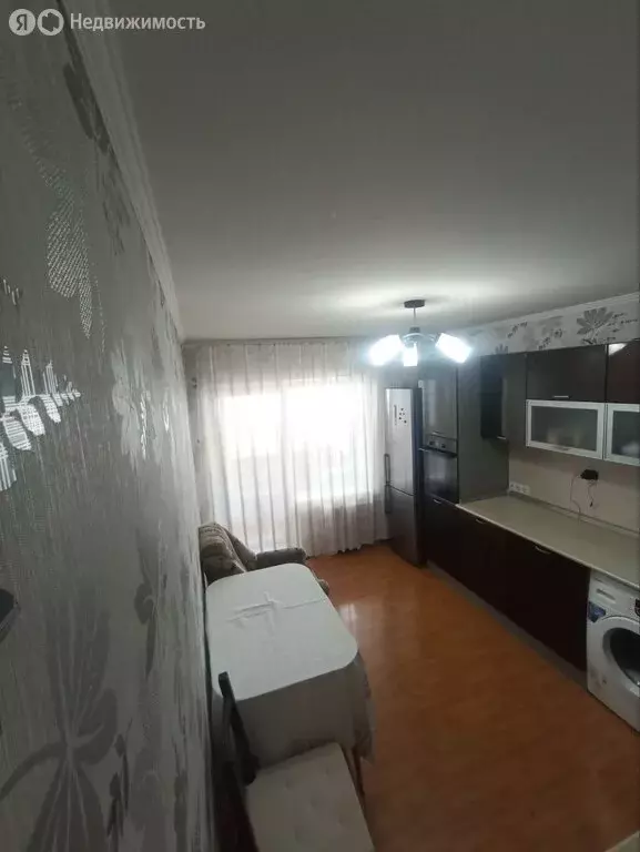 2-комнатная квартира: Омск, посёлок Амурский, улица Багратиона, 27Е ... - Фото 2