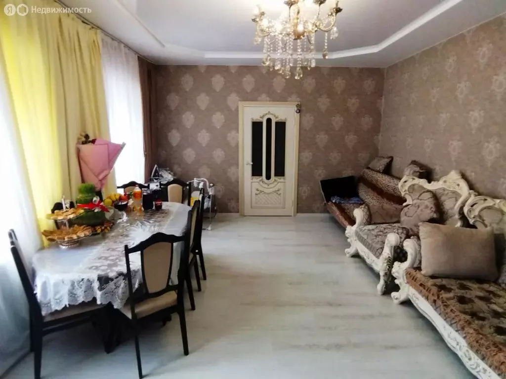 Дом в Симферополь, улица 60 лет Октября, 15 (100 м) - Фото 1