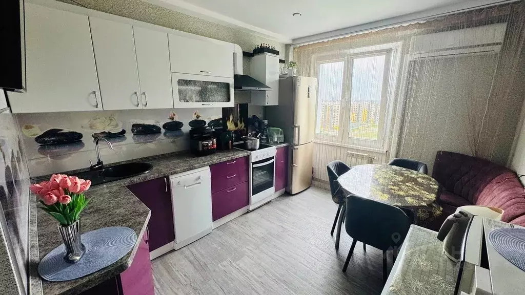 3-к кв. Омская область, Омск ул. 21-я Амурская, 25 (73.1 м) - Фото 0