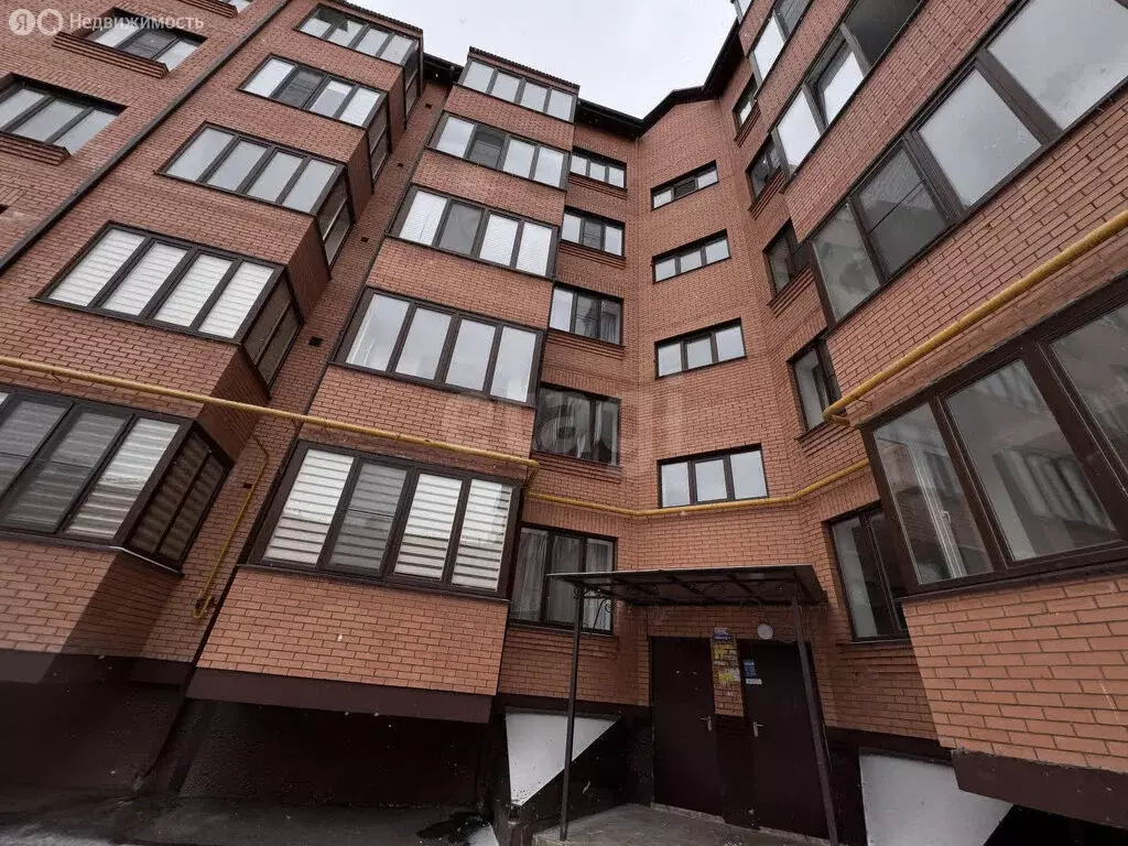 3-комнатная квартира: Владикавказ, улица Курсантов-Кировцев, 25Л (74 ... - Фото 1