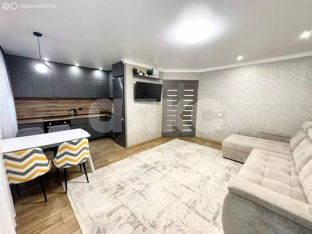 3-комнатная квартира: Нижнекамск, улица Менделеева, 32Б (59.1 м) - Фото 1