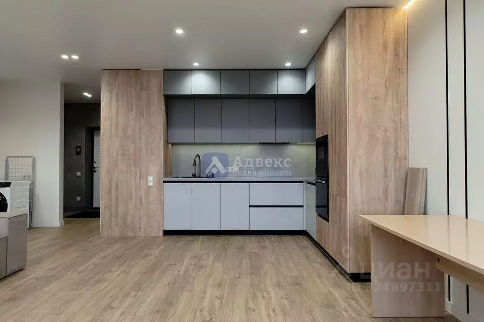 1-к кв. Тюменская область, Тюмень ул. Республики, 204к3 (57.2 м) - Фото 1