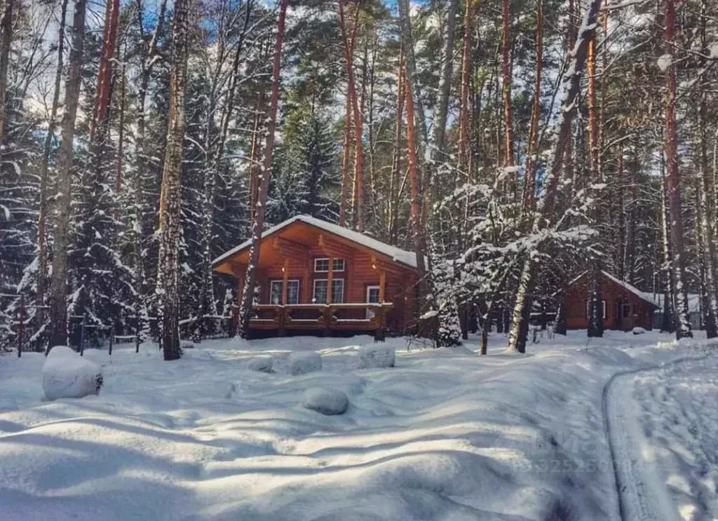 Дом в Калужская область, Тарусский муниципальный округ, с. Волковское  ... - Фото 1