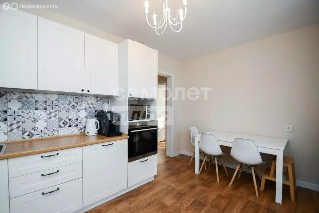 2-комнатная квартира: Омск, улица Шебалдина, 33А (65.2 м) - Фото 1