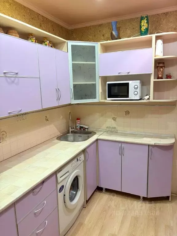 1-к кв. Омская область, Омск просп. Комарова, 19 (40.0 м) - Фото 1