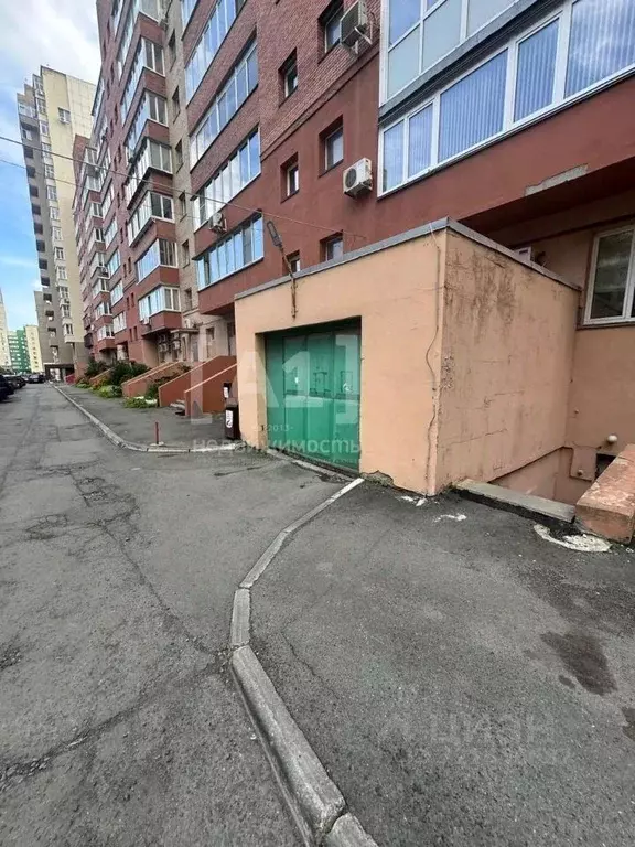 Гараж в Челябинская область, Челябинск ул. Братьев Кашириных, 12 (21 ... - Фото 1