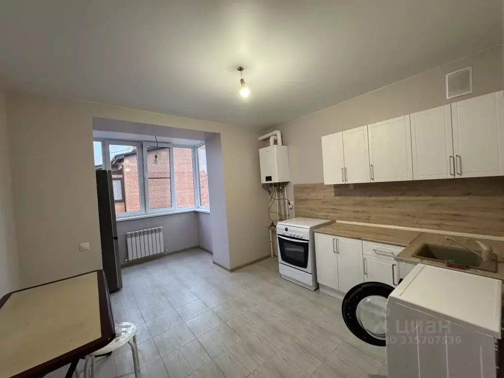 3-к кв. Северная Осетия, Владикавказ ул. Курсантов-Кировцев, 12Б (85.4 ... - Фото 0