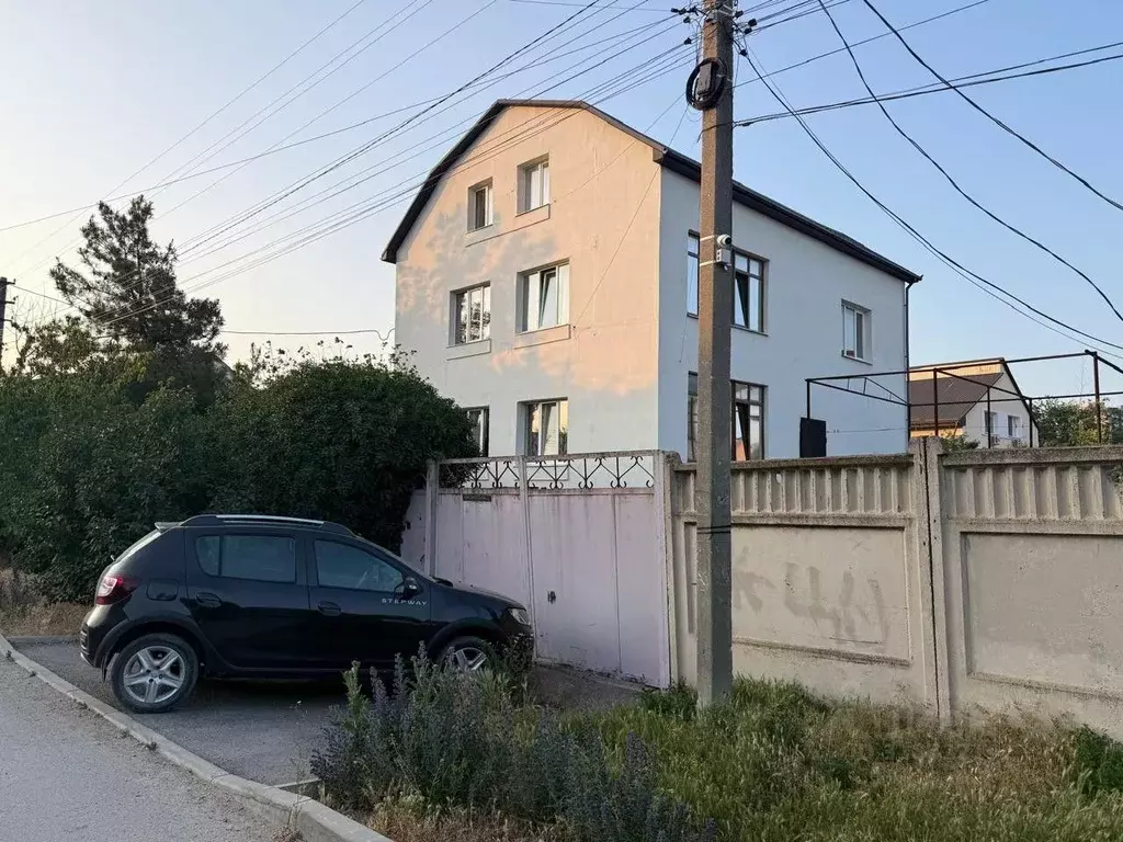 Дом в Крым, Симферопольский район, Молодежное пгт ул. Комсомольская ... - Фото 0