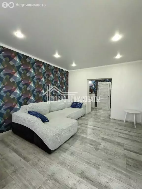 3-комнатная квартира: Абакан, улица Авиаторов, 6 (74.2 м) - Фото 1