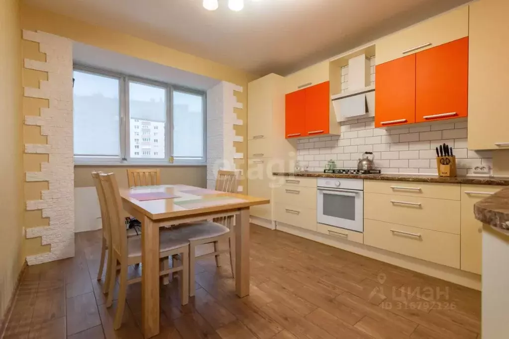 3-к кв. Калининградская область, Калининград ул. Виктора Денисова, 10 ... - Фото 0
