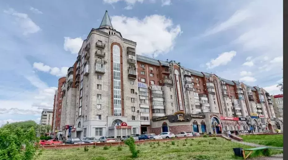 3-к кв. Омская область, Омск ул. Маршала Жукова, 105 (80.0 м) - Фото 1