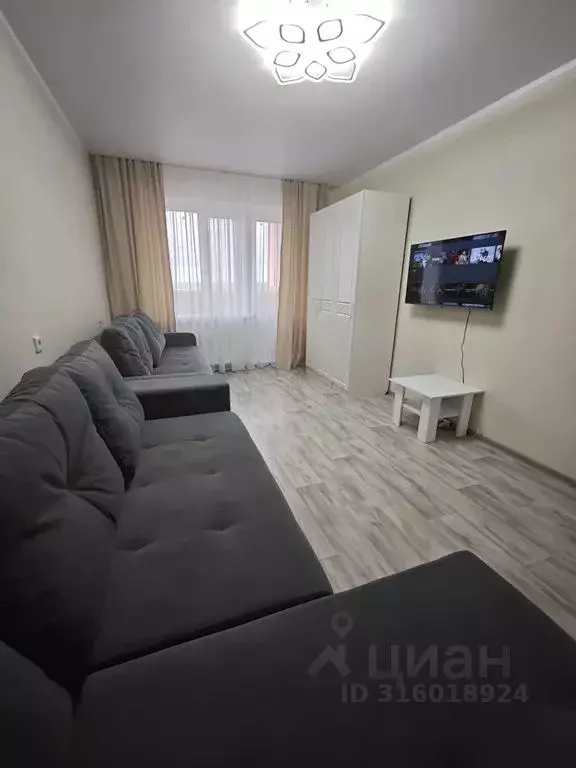 2-к кв. Курская область, Железногорск ул. Ленина, 97к2 (60.0 м) - Фото 0