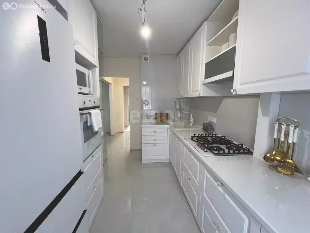 3-комнатная квартира: Алушта, улица 60 лет СССР, 13 (74 м) - Фото 2