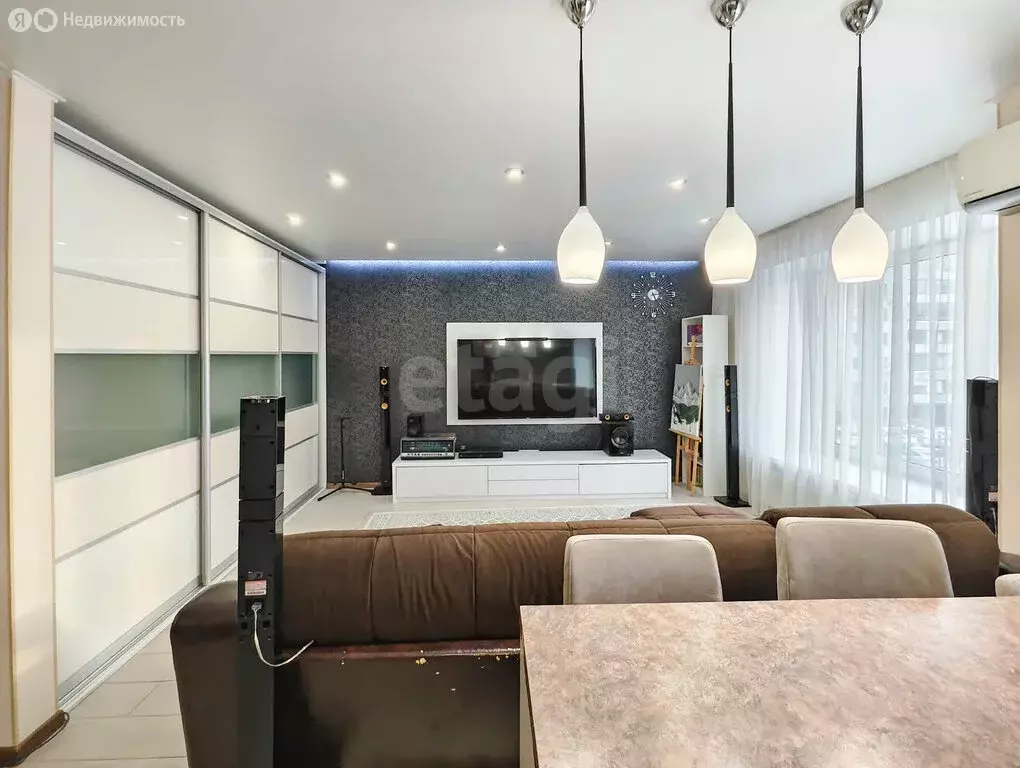 2-комнатная квартира: Тюмень, улица Ю.-Р.Г. Эрвье, 28к2 (56.5 м) - Фото 1