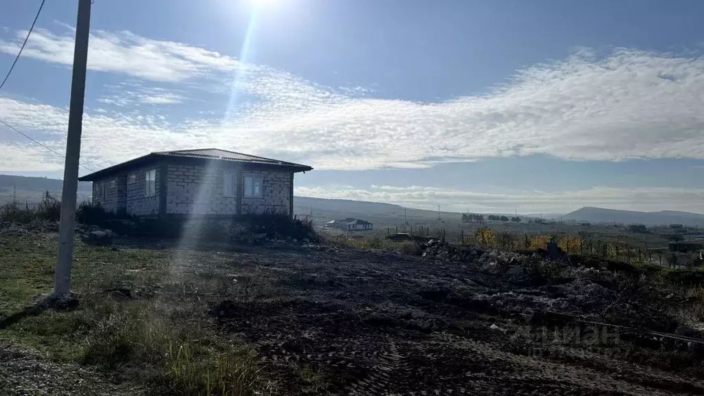 Участок в Крым, Симферопольский район, Чистенское с/пос, с. Левадки, ... - Фото 2