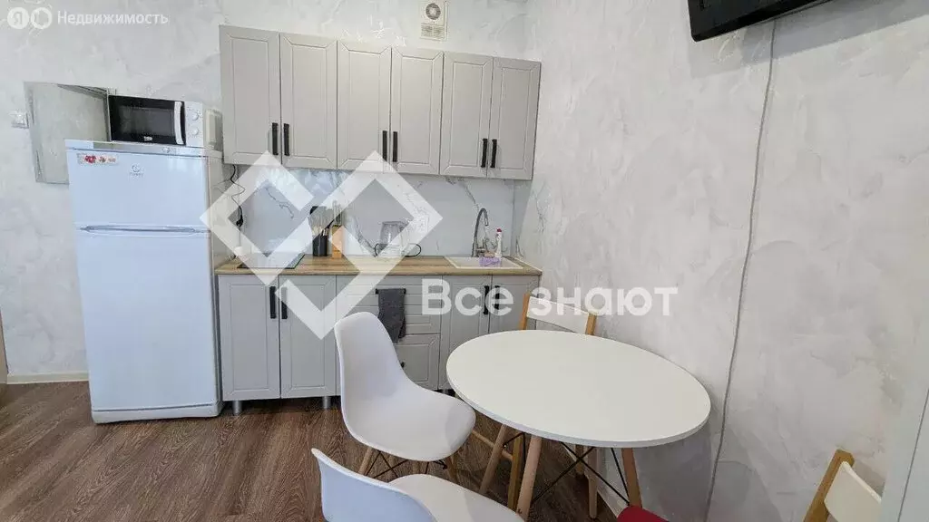 Квартира-студия: Челябинск, улица Братьев Кашириных, 119 (23.5 м) - Фото 1
