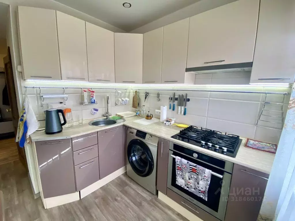 Квартира, 3 комнаты, 60.8 м - Фото 0