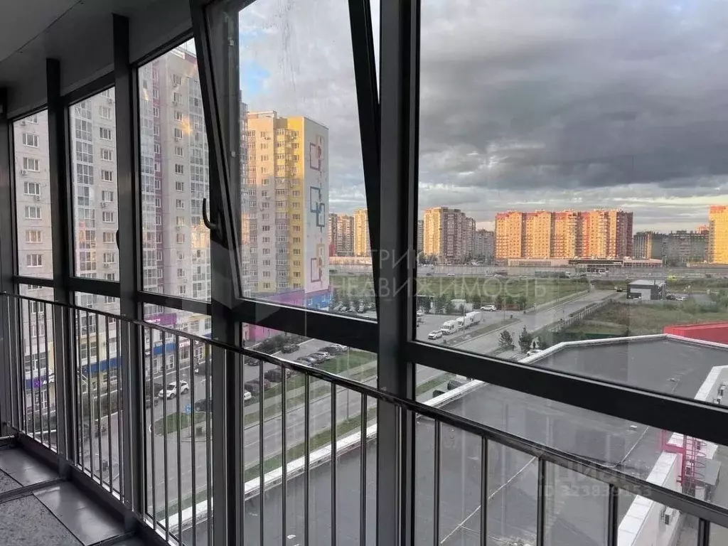 1-к кв. Тюменская область, Тюмень ул. Федюнинского, 64к1 (48.7 м) - Фото 1