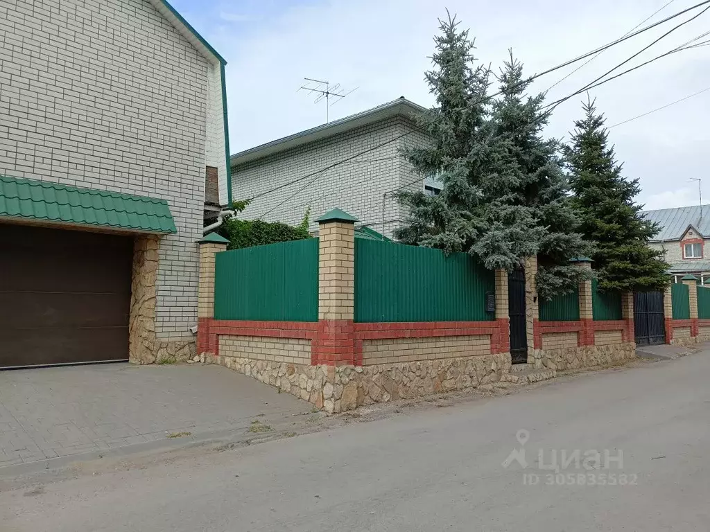 Дом в Саратовская область, Энгельс Киевский пер. (250 м) - Фото 1