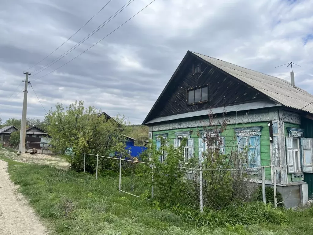 Дом в Саратовская область, Базарно-Карабулакский район, Алексеевское ... - Фото 1