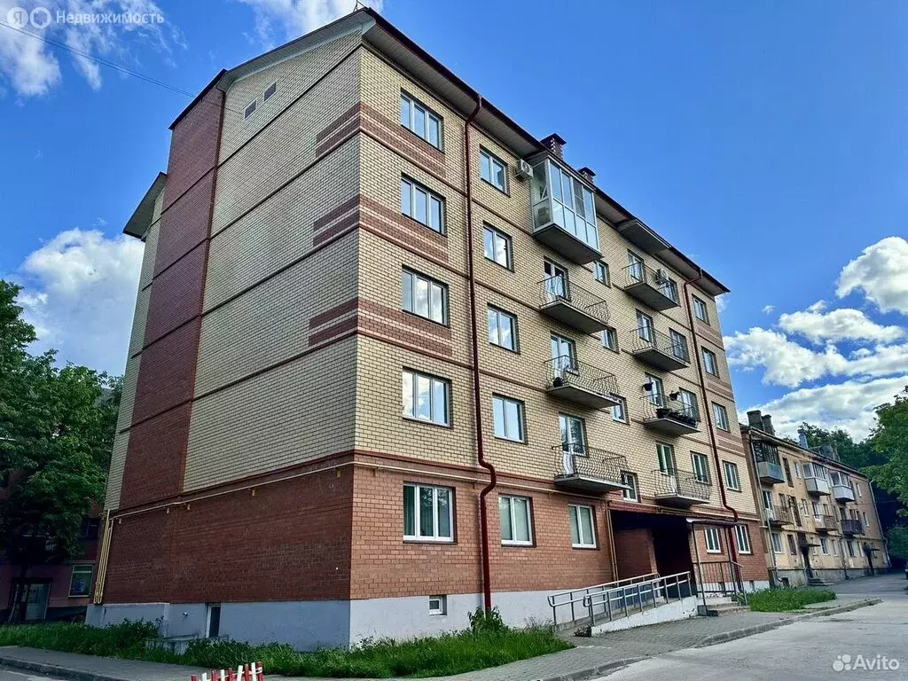 2-комнатная квартира: Великие Луки, улица Лизы Чайкиной, 7 (62 м) - Фото 1
