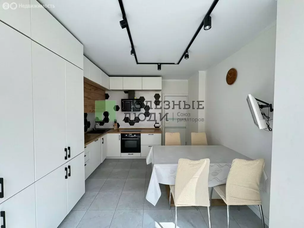 2-комнатная квартира: Астрахань, улица Латышева, 3 (73 м) - Фото 2