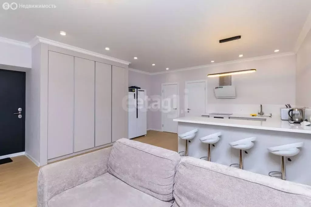 2-комнатная квартира: Тюмень, улица Циолковского, 20А (62.6 м) - Фото 1