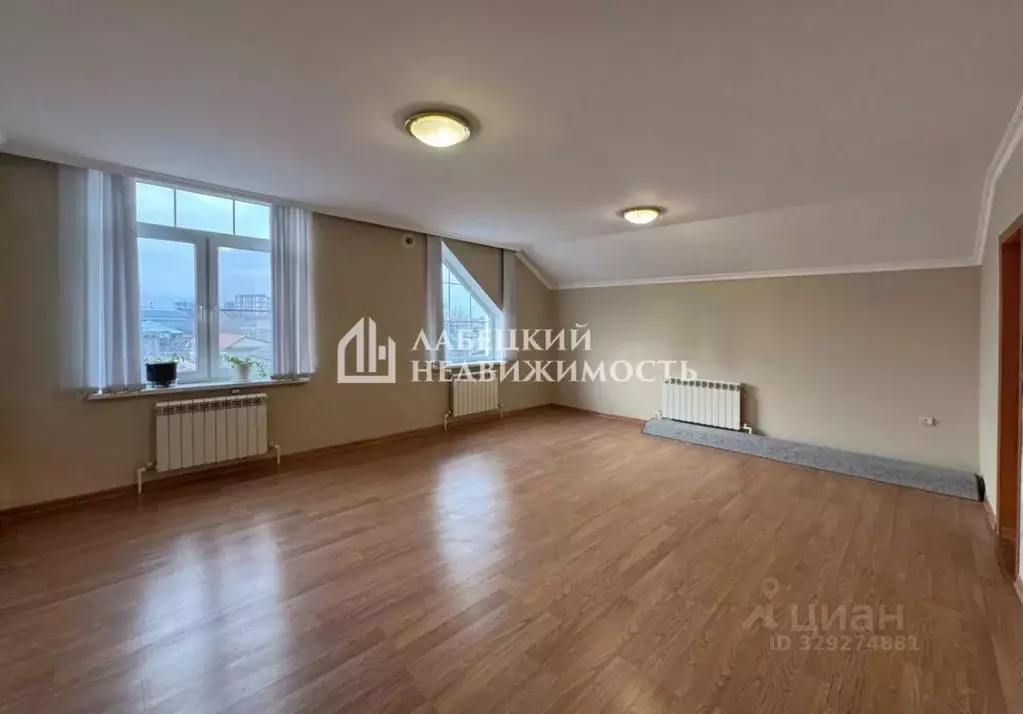Дом в Карачаево-Черкесия, Черкесск ул. Харуна Богатырева, 77 (335 м) - Фото 1