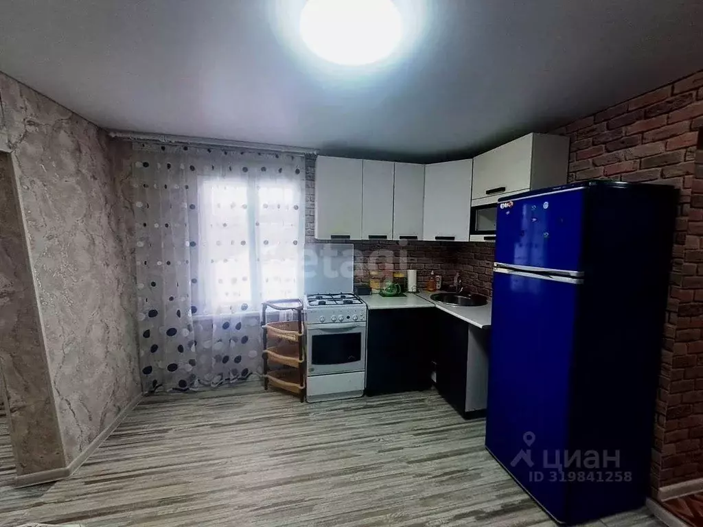 Дом в Белгородская область, Валуйки ул. Салова, 16 (48 м) - Фото 1