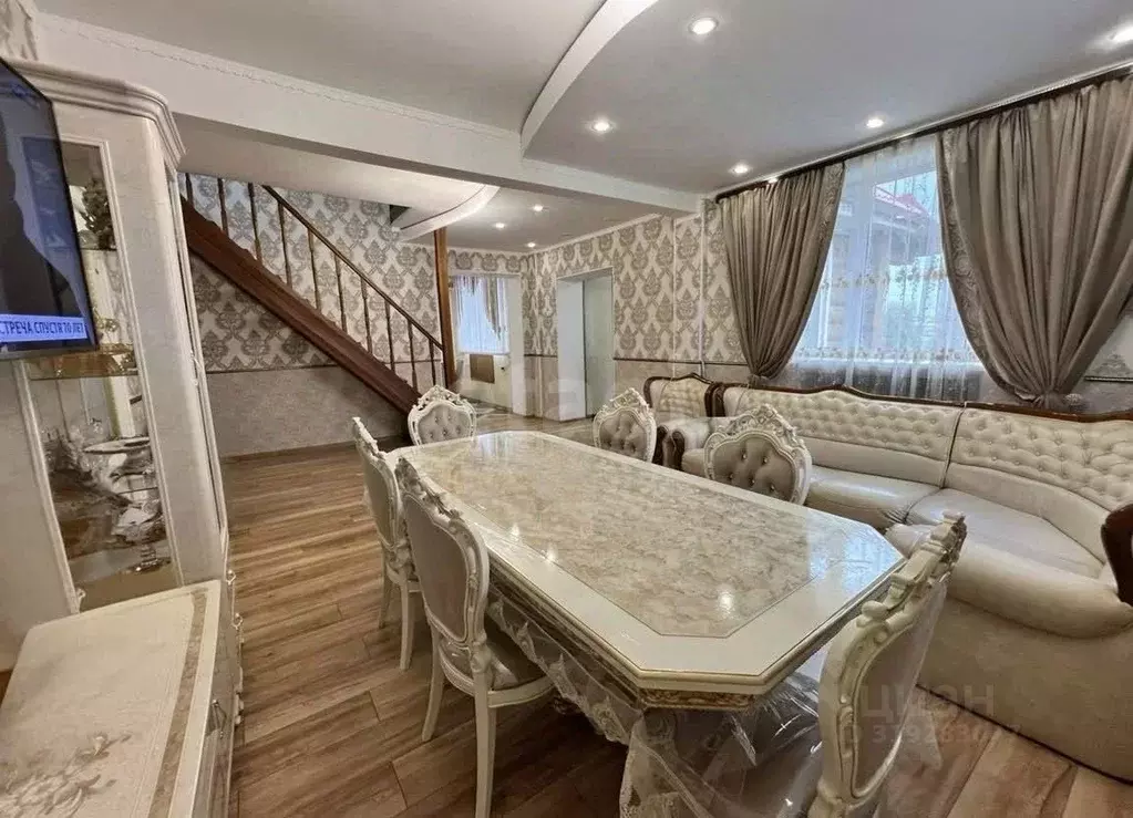 Дом в Красноярский край, Красноярск 7-я Линейная ул., 9 (265 м) - Фото 1